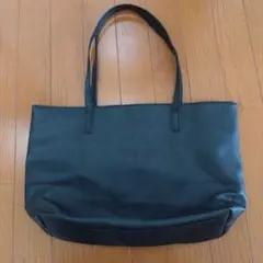 黒いトートバッグ