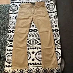 ベージュ ストレートフィット チノパン