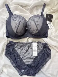 新品タグ付き　ワコール　F85 ブラジャーショーツセットW'BASIC