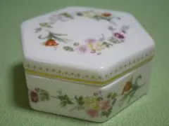 Wedgwood 「ミラベル」 六角形 ヴィンテージ 蓋付き小物入れ