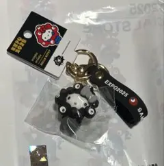 関西万博会場限定　ハローキティ 黒ミャクミャクなりきりキーホルダー