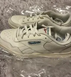 Reebok ホワイトスニーカー