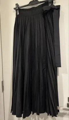 【未使用品】黒 プリーツロングスカート リボン付き