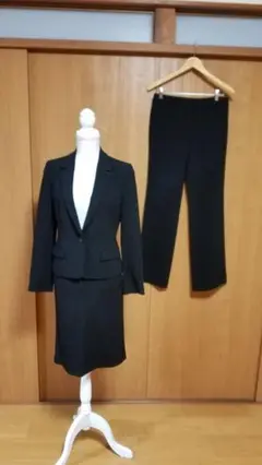 パンツスーツ