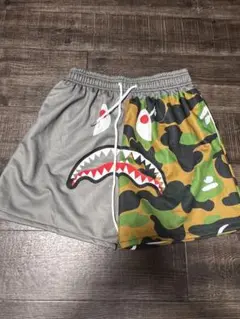 BAPEカモウサメ迷彩柄 シャークデザイン ショートパンツ