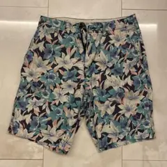 AMERICAN EAGLE フローラルショートパンツ
