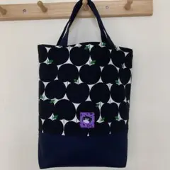 ♡黒♡ちょっと背が高い　りんご柄トートバック♥︎ハンドメイド