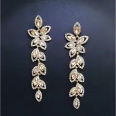 【高品質czダイヤモンド】 ウェディング ブライダル お花とリーフのロングピアス