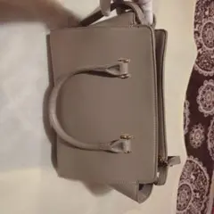 美品グレージュのシンプルハンドバッグ