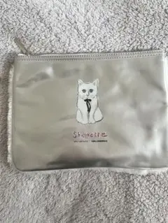 シュウウエムラノベルティ猫ポーチ　カールラガーフェルド