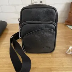 ラコステ　ブラックレザーショルダーバッグ