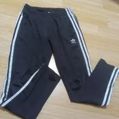 adidas ブラック トレーニングパンツ