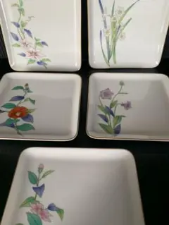 極美品☘️　香蘭社　八角花瓶「茶席の花」　絵変わり　有田焼　金彩 希少 】 香蘭社 八角花瓶 茶席の花 絵変わり 有田焼 金彩