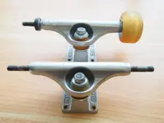 Independent Stage10 139 Silver Trucks