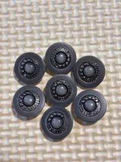 昭和レトロボタン　濃灰色　樹脂ボタン　金属加工品使用　15mm　7個