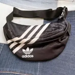 adidas ボディバッグ ブラック 3本ライン