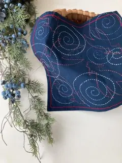 【164】　刺し子花ふきん　《納涼きんぎょ　藍》 完成品