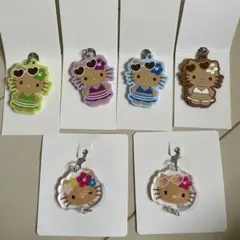 日焼けキティ　ラバーストラップ4種類　アクリルチャーム2種類