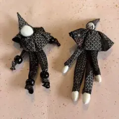 ハンドメイド　ブローチ　ピエロ2体　ちりめん生地