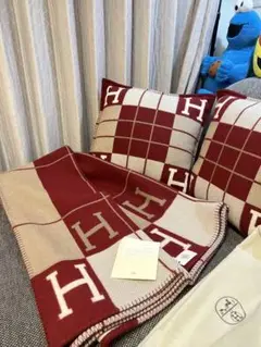 エルメス クッション二つとソファーカバー 買ったばかりの新品です。