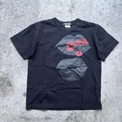 COMME des GARÇONS BLACK リッププリント Tシャツ