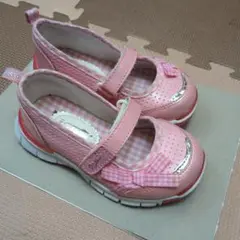 ピンク リボン付き スニーカー