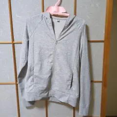 UNIQLO グレーエアリズムパーカー M