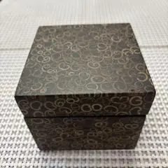 バリ、シナモンをあしらったボックス