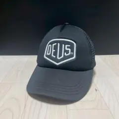 DEUS ブラック トラッカーキャップ　帽子　メンズ　送料無料