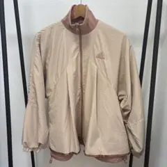 adidas ベージュ マウンテンパーカー