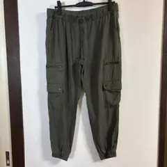 カーゴパンツ オリーブ色 ジッパーポケット付き