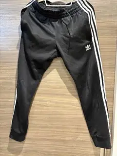 adidas 黒 サイドストライプ ジャージパンツ
