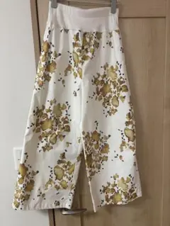 BEARDSLEY ⭐️定番ウエストゴム　花柄ガウチョパンツ