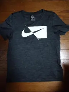 キッズNike ダークグレー Tシャツ