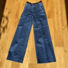 ダークブルー ブーツカットデニム　ユニクロ
