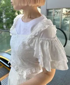 新品 Alley by w closet カットワーク刺しゅうフリルビスチェ