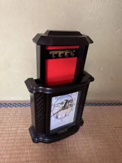 隠し扉付き！クラシック深い茶色の起き時計！