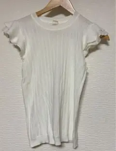 白のトップス