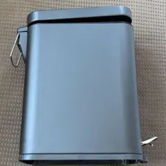 ソフトクローズ四角形ゴミ箱 黒 5L 袋のズレ防止クリップと蓋付き