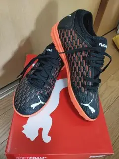 一度試し履きのみ プーマ 超美品 オレンジ×黒 サッカーシューズ スニーカー