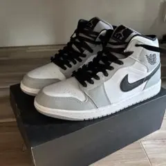 エアジョーダン1 ミッド　グレー