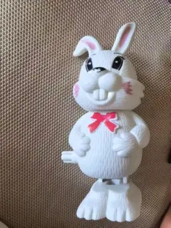 ウサギの形のプラスチック製玩具