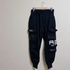 ブラック カーゴパンツ 複数ポケット