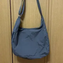 GUショルダーバッグ☆グレー☆A4収納OKユニセックス