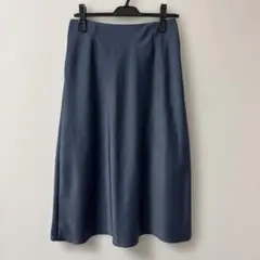 ユニクロ　サテンナローフレアスカート　ブルー