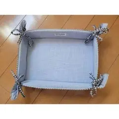水色と白のチェック柄トレイ