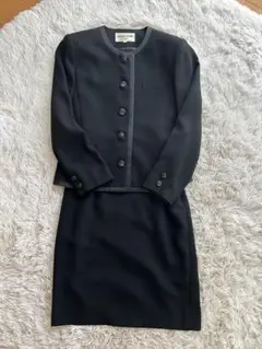 pierre cardin ブラックスカートスーツ 9号　喪服礼服　ひざ丈