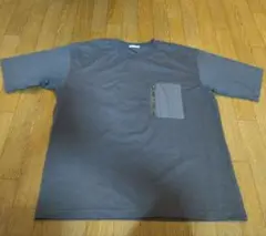 GU　ジッパーポケット付き　グレーTシャツ