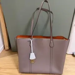 トリーバーチ⭐︎ ペリートリプルコンパートメントートバッグ