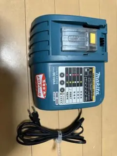 マキタ　充電器DC18RA　中古品